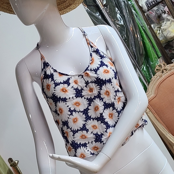 🦋 ❤️4/$20❤️ MINE Floral Crop Tank Top